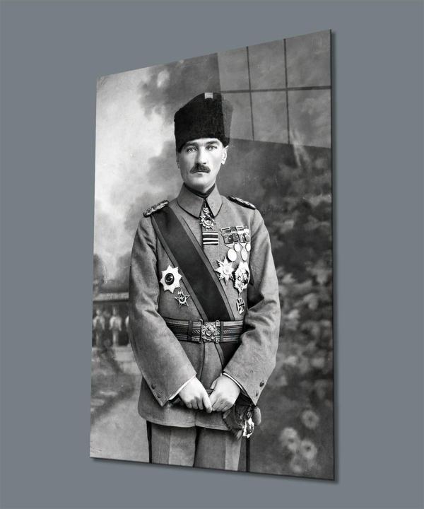 İdealizbiz Üniformalı Siyah Beyaz Asker Atatürk Cam Tablo, Uv Baskılı Ve Temperli, Hediyelik - Image 1