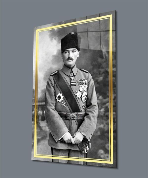 İdealizbiz Atatürk Üniformalı Siyah Beyaz Cam Tablo Hediyelik Büyük Tablo Ev Ofis Dekoru - Image 1