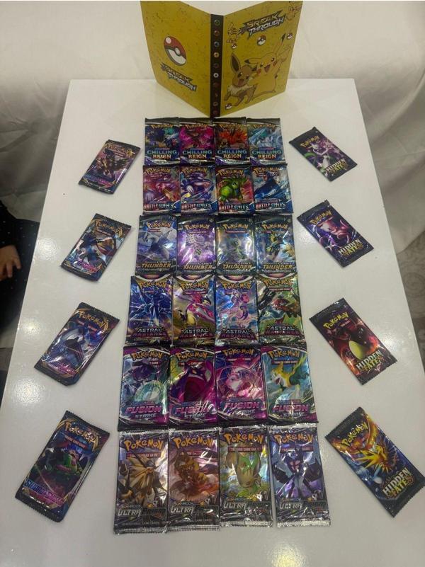 Pokemon Oyun Kart Seti 8 Seri Bir Arada 32 Paket Oyun Kartı ve Pokemon  Albüm - Image 1