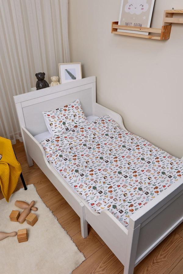 Organik Çarşaflı Park Yatak Nevresim Takımı (80x120) - Eğlenceli Kelimeler - Image 1