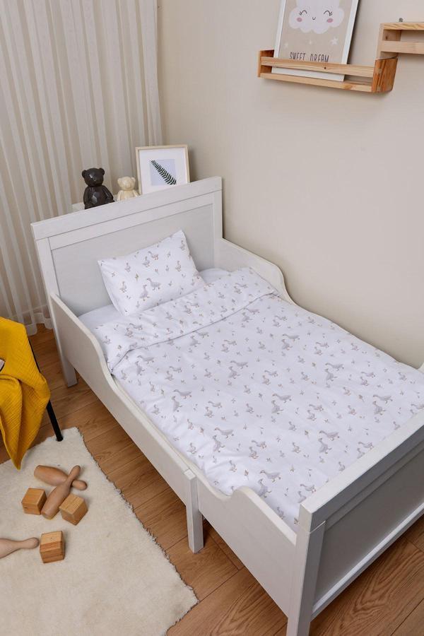 Organik Çarşaflı Park Yatak Nevresim Takımı (80x120) - Huzurlu Kanatlar - Image 1