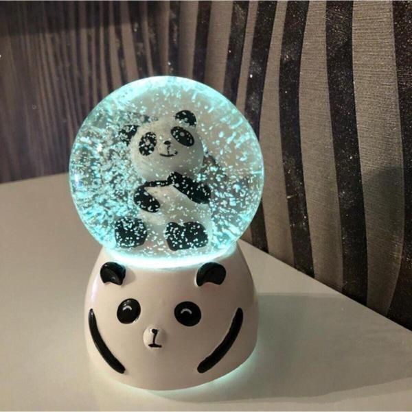 Büyük Boy Romantik Sevimli Panda Işıklı Püskürtmeli Otomatik Kar Küresi Ve Müzik Kutusu - Image 1