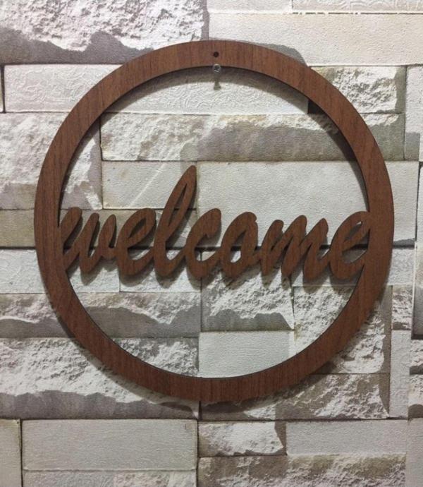 Gülüş Lazer Kesim 30 Cm Koyu Ahşap Rengi Welcome Yazılı Kapı Süsü - Image 1