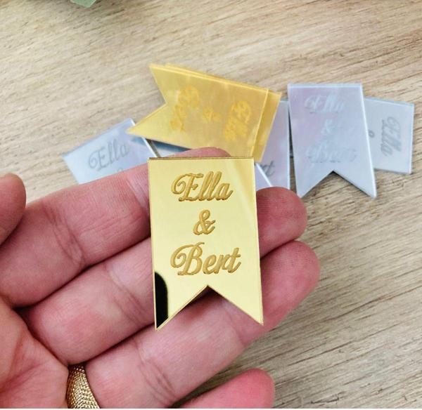Gülüş Lazer Kesim 20 Adet Kurdele Modelli Pleksi Etiket 4X2 Cm Ebatlı Pleksi Süsleme Ürünü - Image 1
