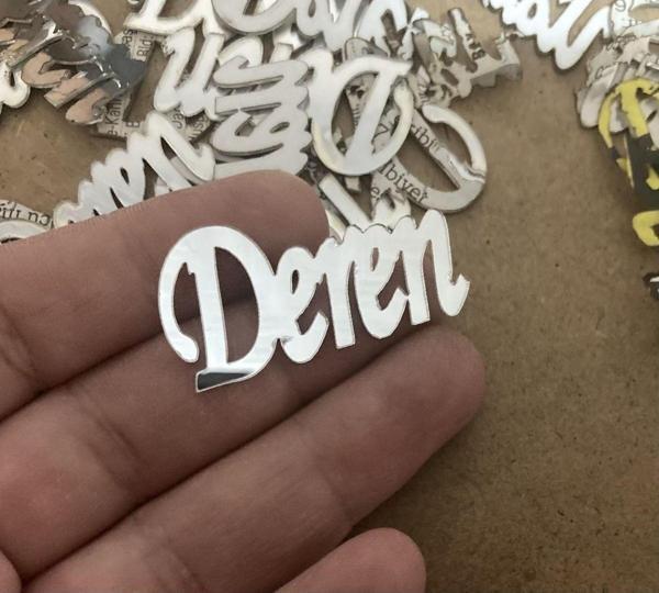 Gülüş Lazer Kesim 25 Adet 4X2 Cm Pleksi İsim Arkası Bantlıdır - Image 1
