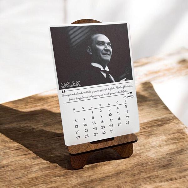 2025 Takvim - Mustafa Kemal Atatürk Fotoğraflı Standlı Masaüstü Takvim- Ahşap Telefon Tutucu - Image 1