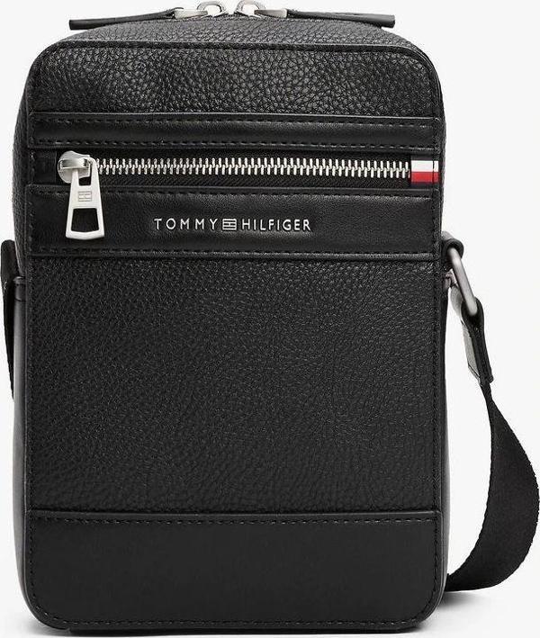 Tommy Hilfiger Pebble Grain Siyah İmzalı Muhabir Çantası - Image 1