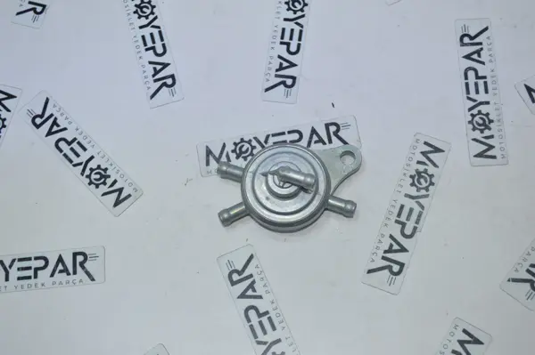 50501 SCOOTER BENZİN MUSLUĞU ÇİFT ÇIKIŞI - Image 1