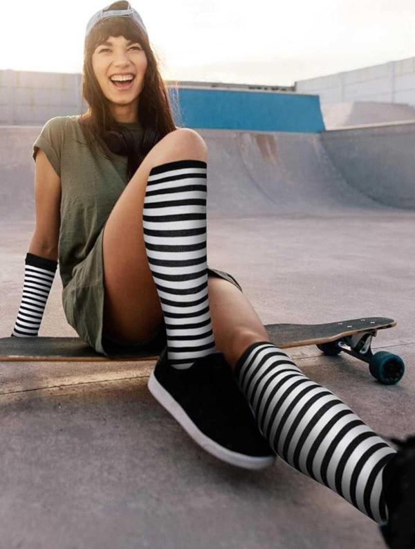 Pamuklu Diz Üstü Çorap Ve Tek Parmak Çizgili Punk Kolluk Eldiven 2'Li Set - Image 1