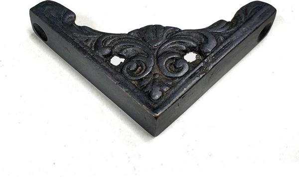 Antika Tarz Dekoratif Pirinç Köşe Süsü - 58x58 mm, Oksit - Image 1