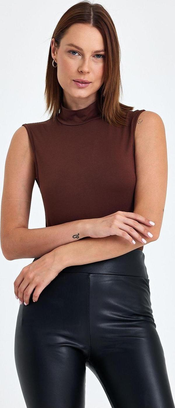 Banega Kadın Kahverengi Yarım Balıkçı Yaka Pamuk Viskon Kolsuz Body - Image 1