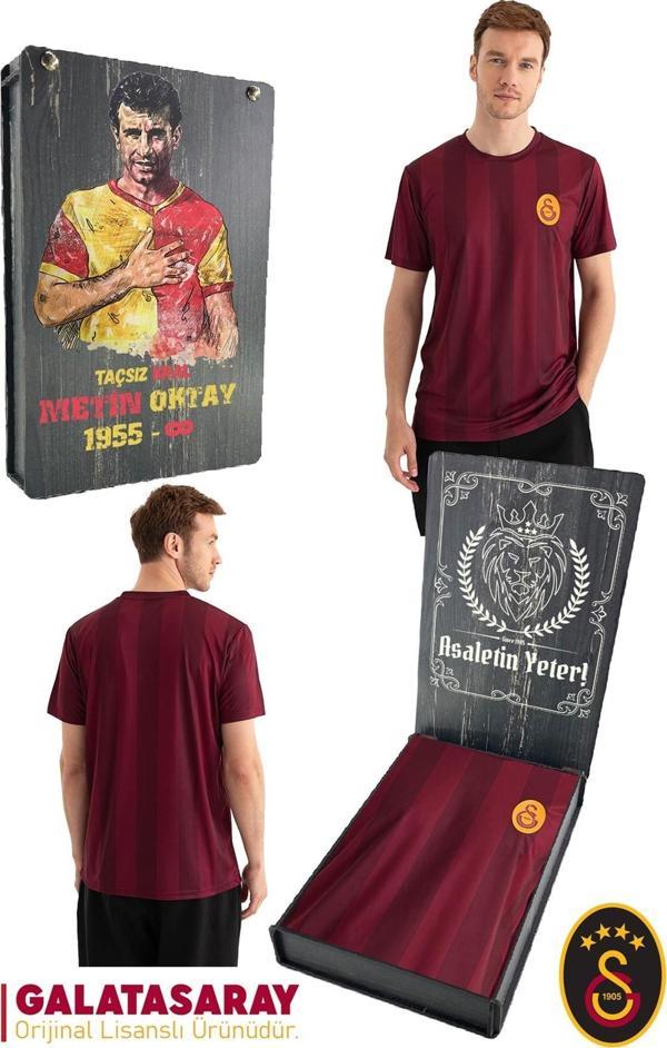 Galatasaray Orijinal Lisanslı Match Day T-Shirt Metin Oktay Baskılı Hediyelik Ahşap Kutulu - Image 1