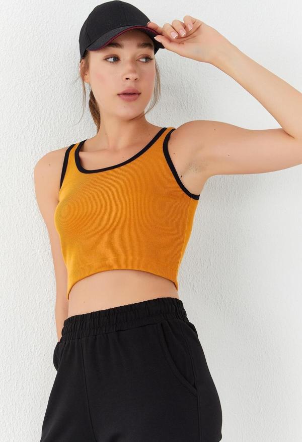 Hardal Basic Sıfır Kol Dar Kalıp U Yaka Kadın Crop Top Atlet - 97160 - Image 1