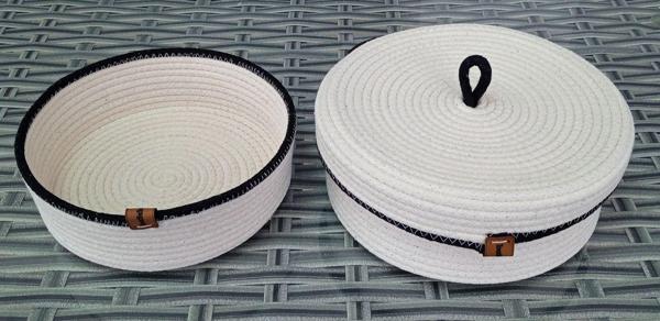 KAPAKLI 3 PARÇA 24CM HASIR SEPET YUVARLAK EV BANYO HALAT JÜT KORDON İP ÖRME ÇOK AMAÇLI HAVLU DÜZENLEYİCİ BEYAZ-KREM&SİYA - Image 1