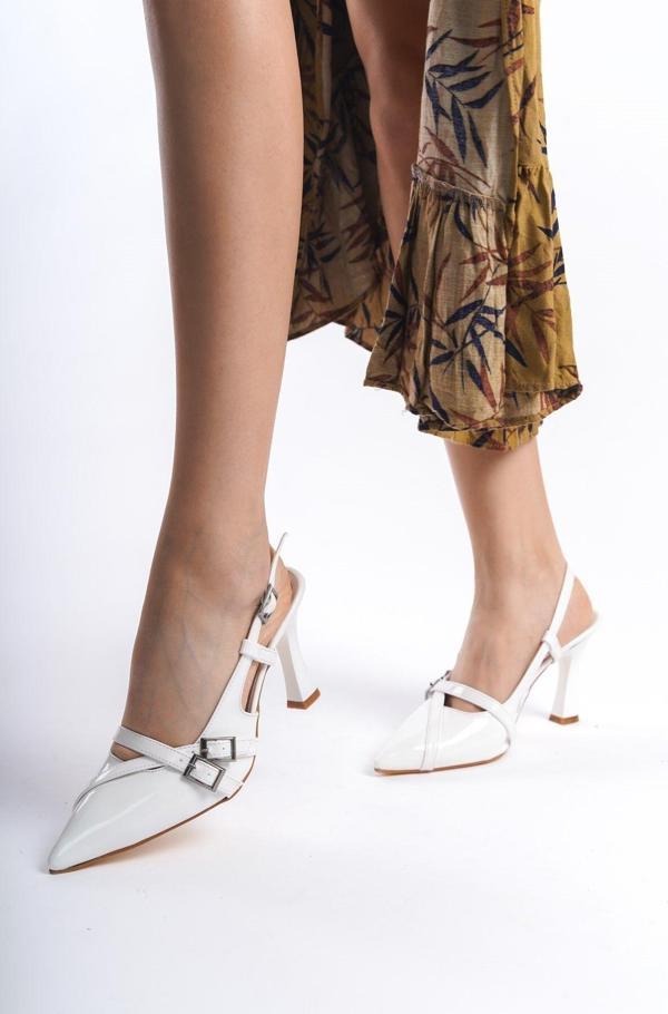 Eformoda Beyaz Kadın Sivri Burun Kemer Toka Detaylı Rahat Klasik Topuklu Ayakkabı Topuk 7 Cm Zr01 38 - Image 1