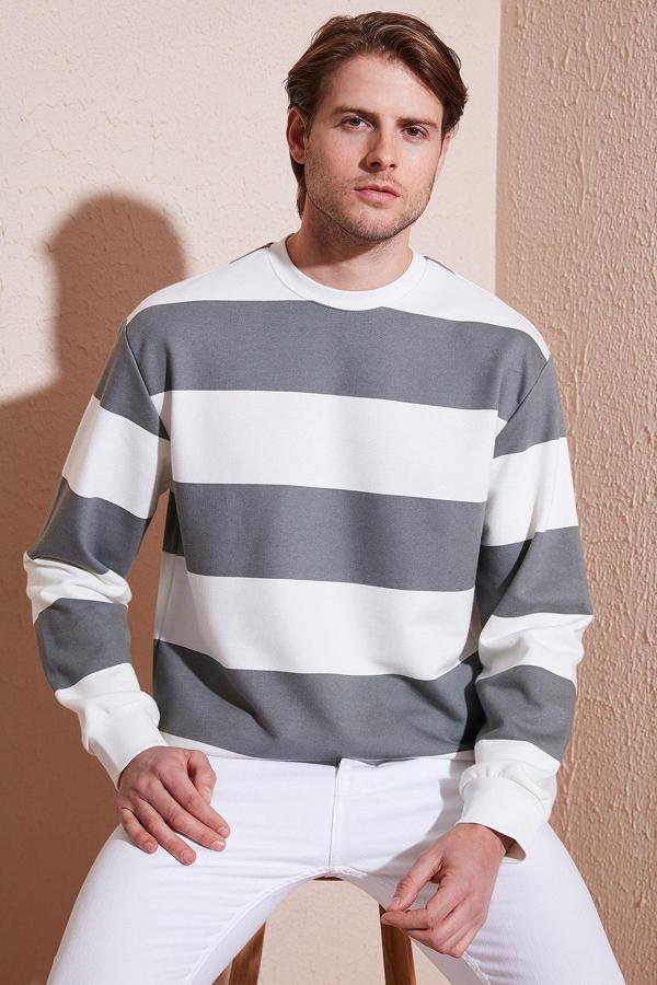 Buratti Pamuklu Çizgili Regular Fit Bisiklet Yaka Erkek Sweat 5905790 AÇIK HAKİ - Image 1