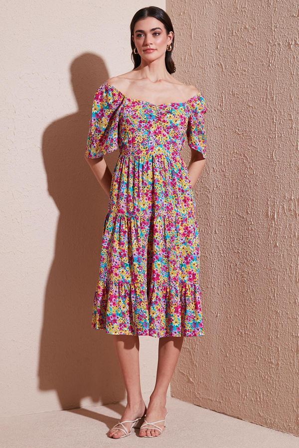 Lela Desenli Oversize Fit Carmen Yaka Büzgü Detaylı Midi Boy Bayan Elbise 67810557 FUŞYA - Image 1