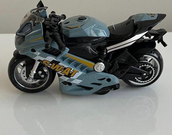 Oyuncak Motosiklet Şık Görünümlü Çek Bırak Işıklı ve Sesli Renkli 15 Cm - Mavi Su Dünyası - Image 1