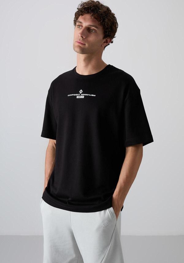 Siyah - Beyaz Pamuklu Kalın Yumuşak Dokulu Oversize Fit Baskılı Erkek T-Shirt - 88321 - Image 1