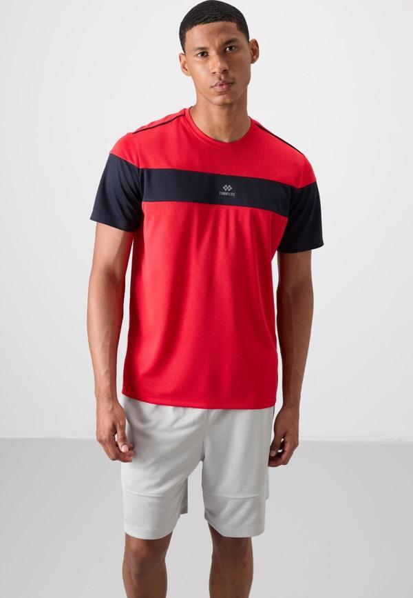 Kırmızı Polyester Nefes Alan Dokulu İnce Esnek Standart Fit Erkek Performans T-Shirt - 88396 - Image 1