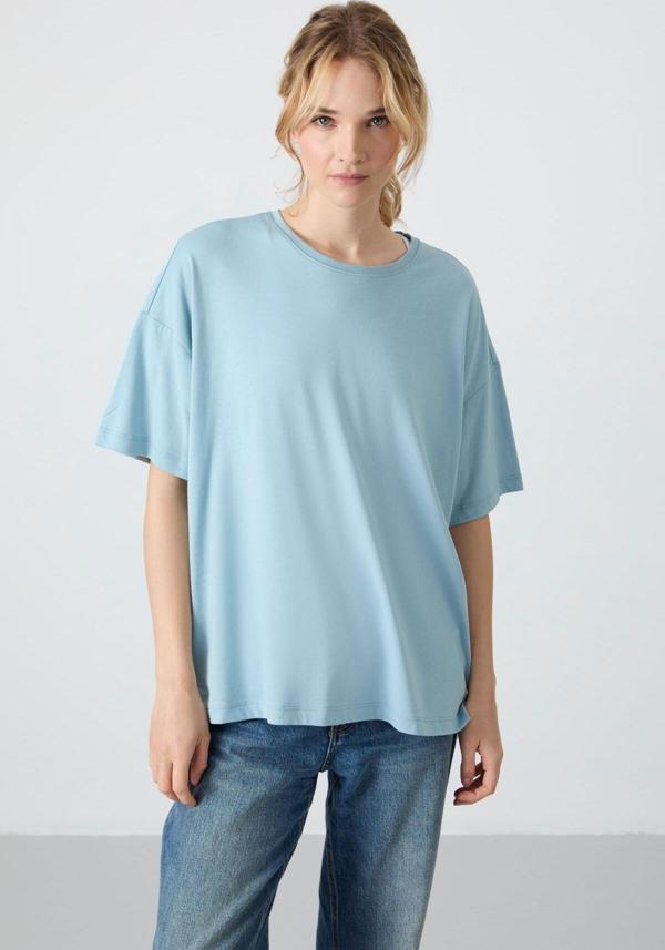 Açık Mavi Penye Modal Yumuşak Tuşeli Oversize Fit Basic Kadın T-Shirt- 97285 - Image 1