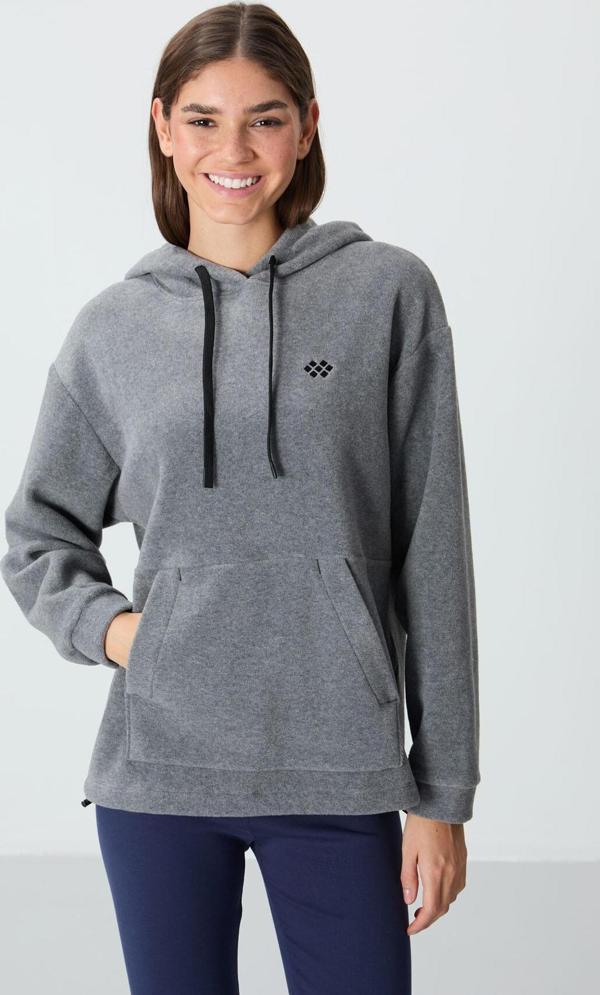 Gri Melanj Kalın Yumuşak Dokulu Kapüşonlu Oversize Nakışlı Polar Kadın Sweatshirt - 97292 - Image 1
