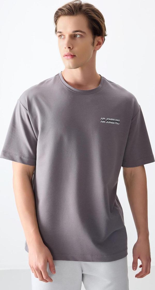 Koyu Gri Pamuklu Kalın Yumuşak Dokulu Oversize Fit Baskılı Erkek T-Shirt - 88375 - Image 1
