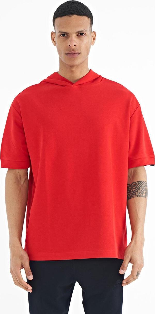 Kırmızı Kapüşonlu Kol Etiket Detaylı Oversize Erkek T-shirt - 88179 - Image 1
