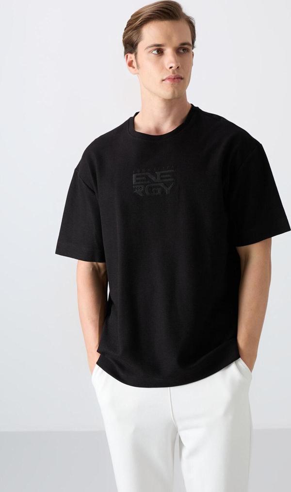 Siyah Pamuklu Kalın Yüzeyi Dokulu Oversize Fit Baskılı Erkek T-Shirt - 88336 - Image 1