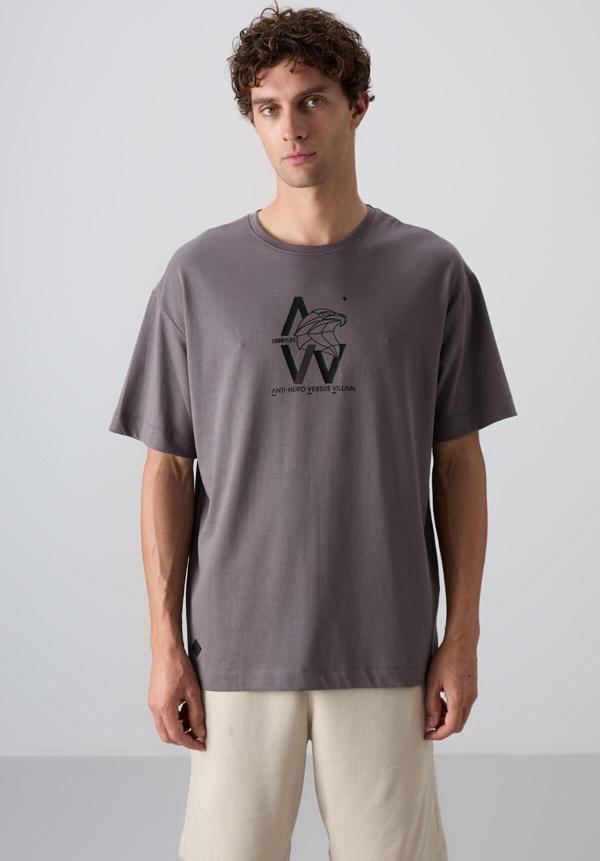 Koyu Gri Pamuklu Kalın Yumuşak Dokulu Oversize Fit Baskılı Erkek T-Shirt - 88332 - Image 1