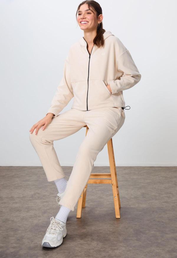 Bej Kalın Yumuşak Dokulu Kapüşonlu Oversize Nakışlı Polar Kadın Eşofman Takım -95338 - Image 1