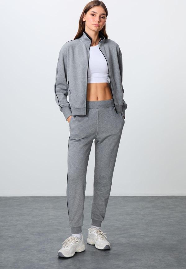 Gri Melanj Kompakt Pamuklu Kalın Pürüzsüz Dokulu Dik Yaka Oversize Fit Kadın Eşofman Takım - 95340 - Image 1