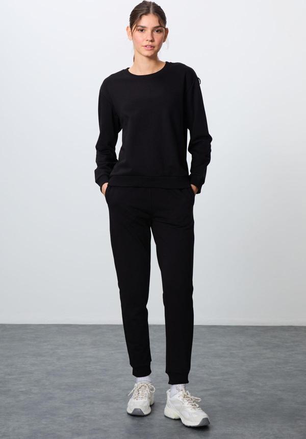 Siyah Kompakt Pamuklu Kalın Pürüzsüz Dokulu O Yaka Oversize Fit Kadın Eşofman Takım - 95341 - Image 1