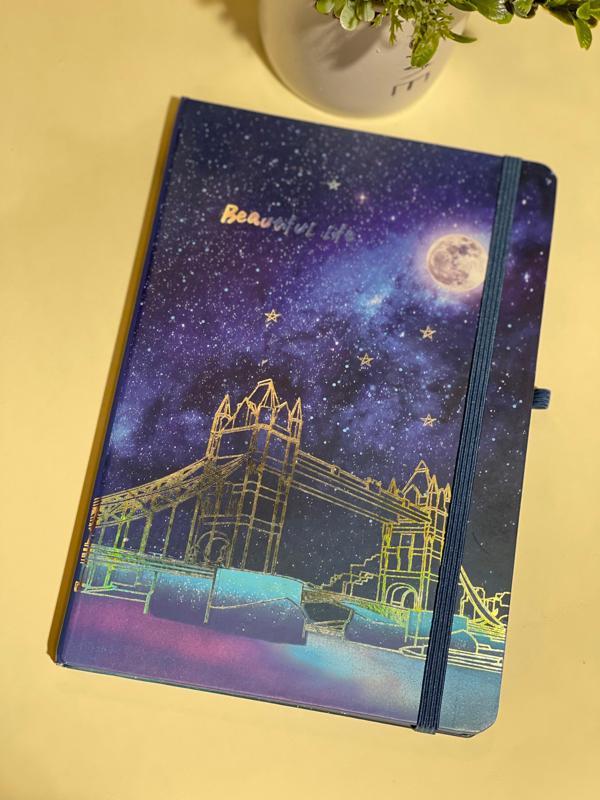 Dolunay Hologramlı Sert Kapak Lastikli Çizgili Defter 14x20cm 80 Yaprak - Image 1