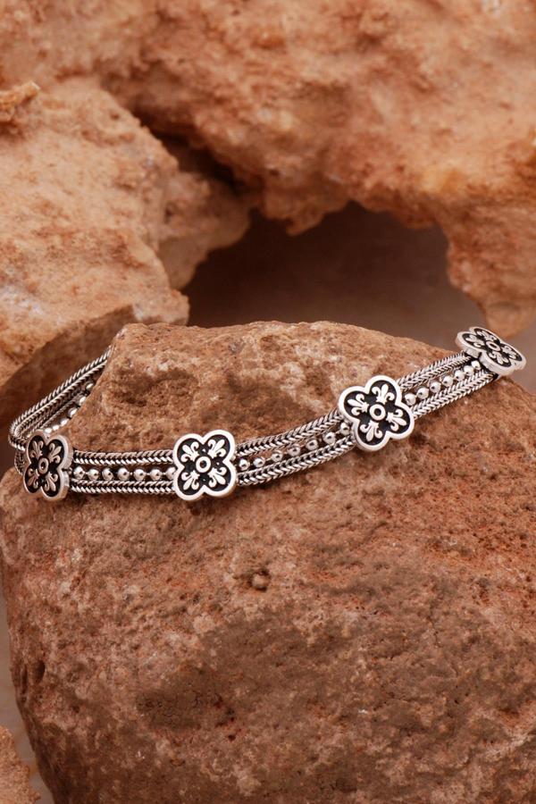 Anadolu Motifli Hasır Elişi Yonca Oksitli Gümüş Bileklik 4373 - Image 1