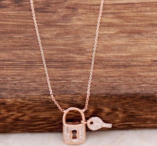 Tasarım Kilit Rose Gümüş Kolye 4110 - Image 1