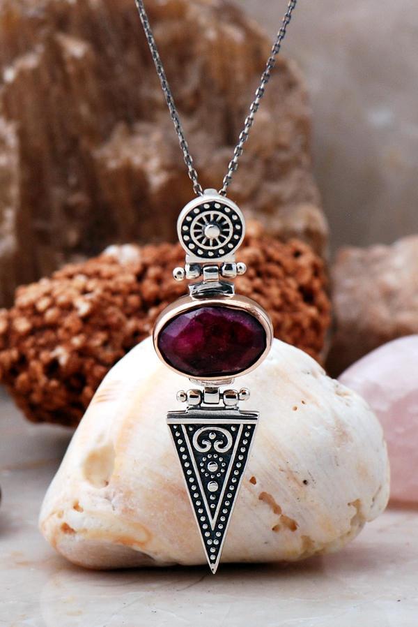 Kök Yakut Antik Tasarım Elişi Gümüş Kolye 7052 - Image 1