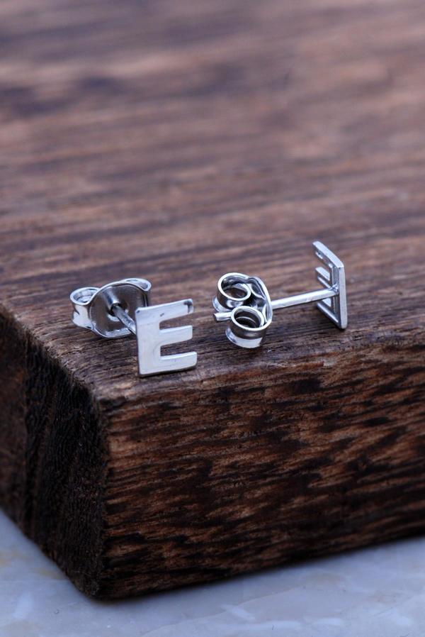 E Harfi Rodyumlu Gümüş Küpe 5958 - Image 1