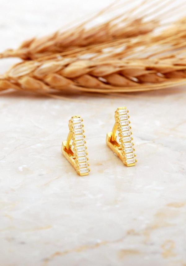 Baget Taşlı Altın Kaplama Küçük Boy Üçgen Gümüş Küpe 7184 - Image 1