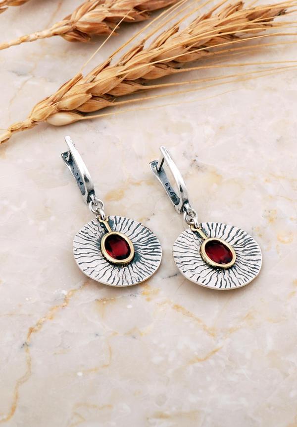 Kök Yakut Taşlı Çekiç Dövme Elişi Gümüş Küpe 7224 - Image 1