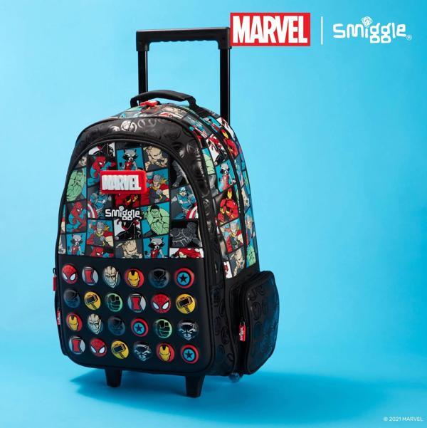 Smiggle - Marvel Çekçekli Işıklı Tekerlekli Çanta - Image 1