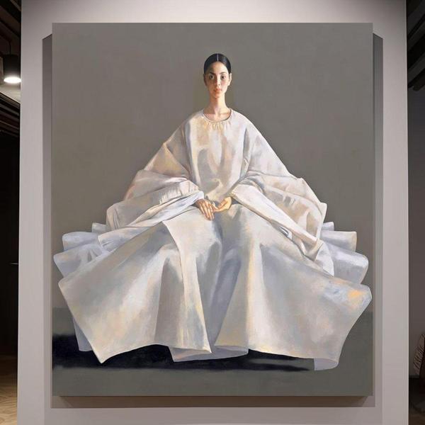 Duvarın Önündeki Kadın Yağlı Boya Dokulu Tablo 80X80 Çerçevesiz - Image 1