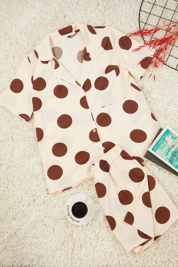 Tarz Rahat Kısa Kollu Boru Paça Puantiyeli Viskon Dokuma Pijama Takımı - Image 1