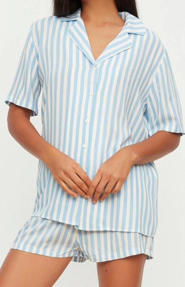 Tarz Rahat Kısa Kollu Boru Paça Çizgili Viskon Üstü Geniş Kalıp Dokuma Pijama Takımı - Image 1