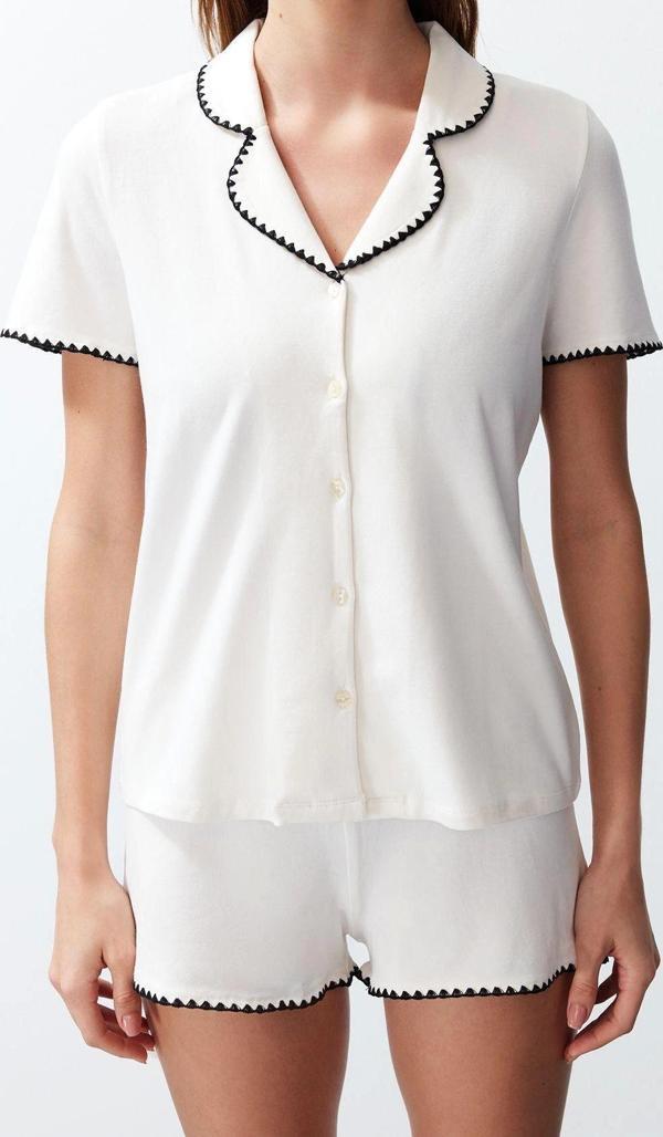 Tarz Rahat Kısa Kollu Boru Paça Premium Nakış Detaylı Modal Gömlek-Şort Örme Pijama Takımı - Image 1