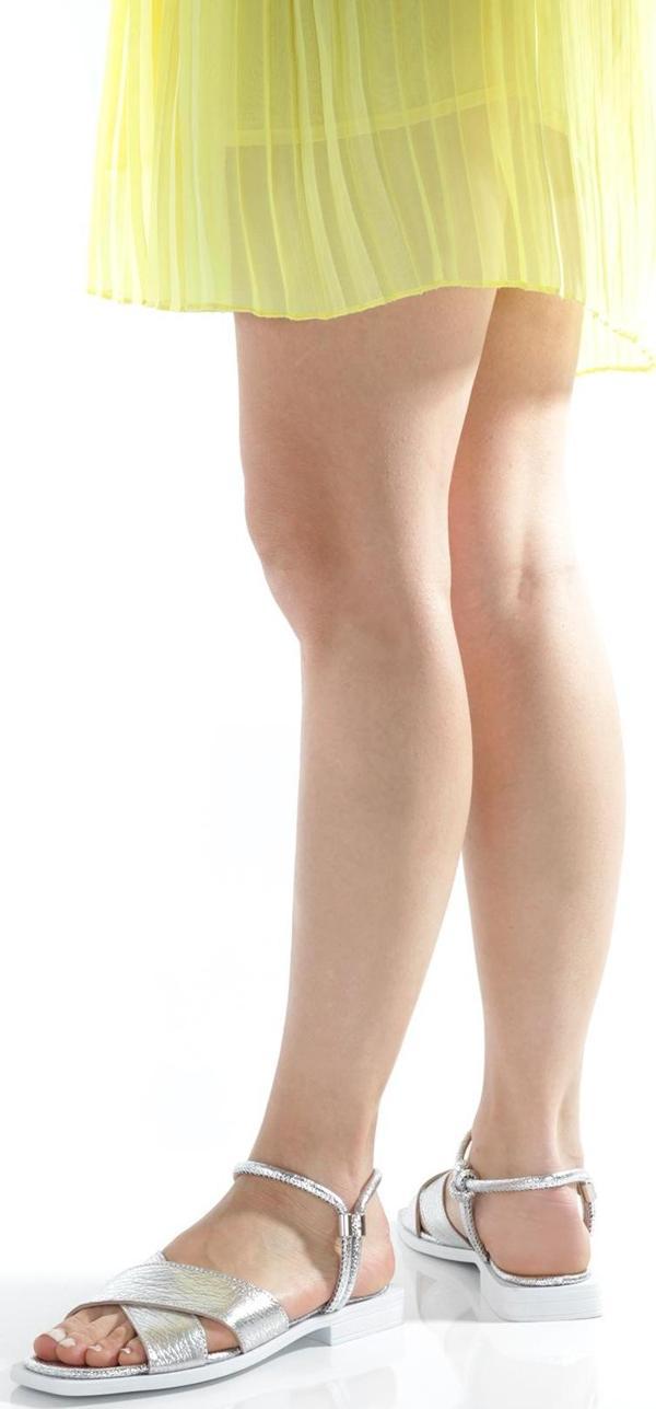 MİA028-3010 Hakiki Deri Kadın Günlük Konforlu GÜMÜŞ Tatil Sandalet - Image 1