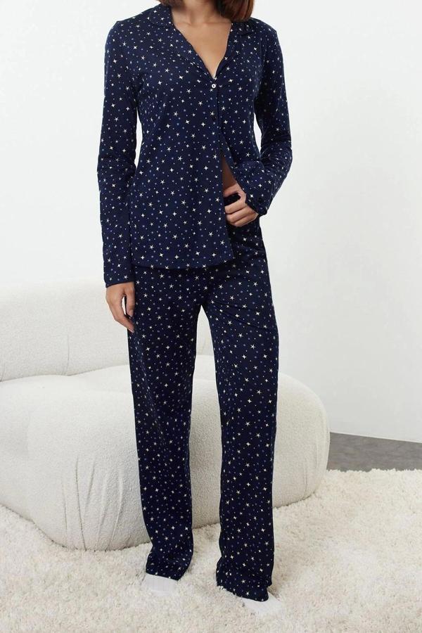 Tarz Rahat Uzun Kollu Geniş Paça %100 Pamuklu Galaksi Desenli Örme Pijama Takımı - Image 1