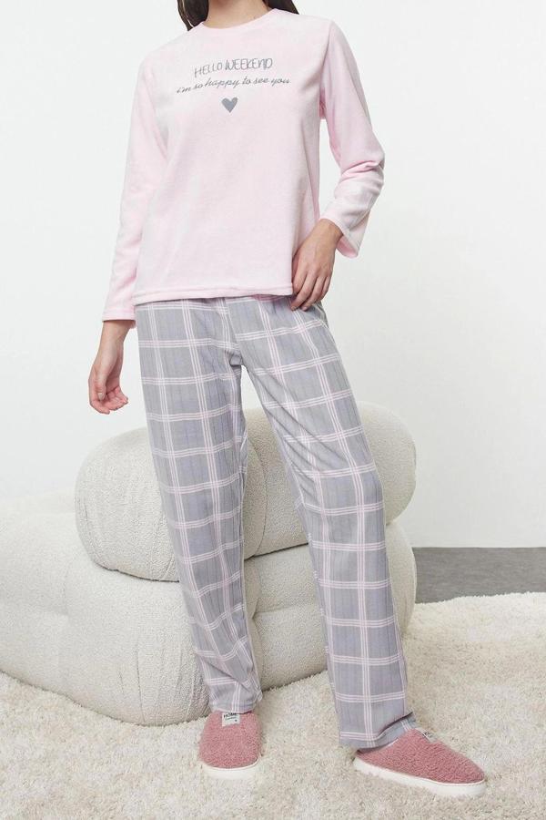 Tarz Rahat Uzun Kollu Boru Paça Ekoseli ve Kalp Nakışlı Polar Kışlık Örme Pijama Takımı - Image 1