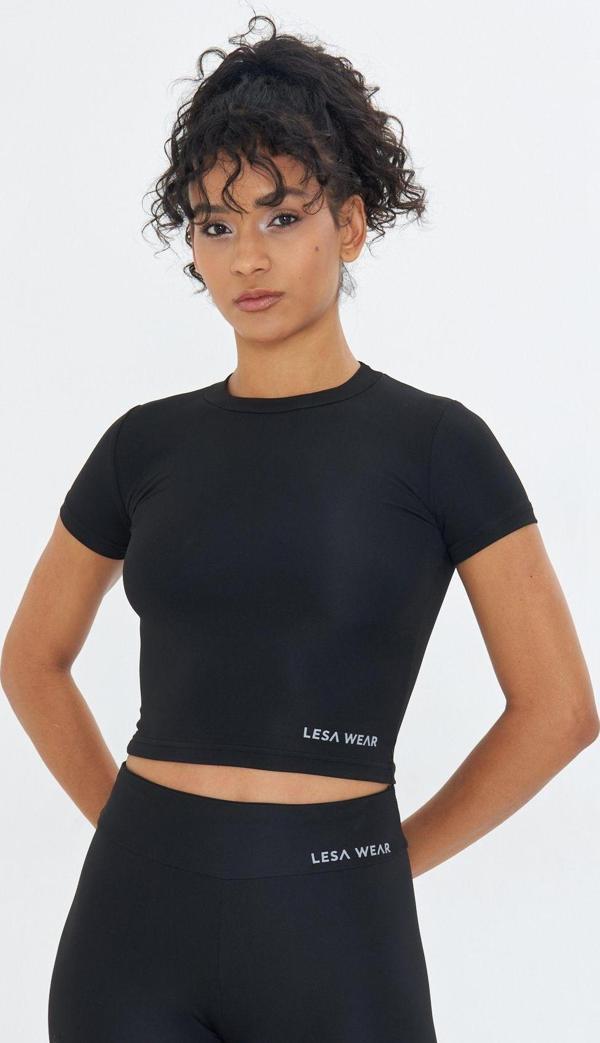 Lesa Wear Soft Touch Bedene Oturan Spor Crop T-Shirt Short Fitted - Image 1