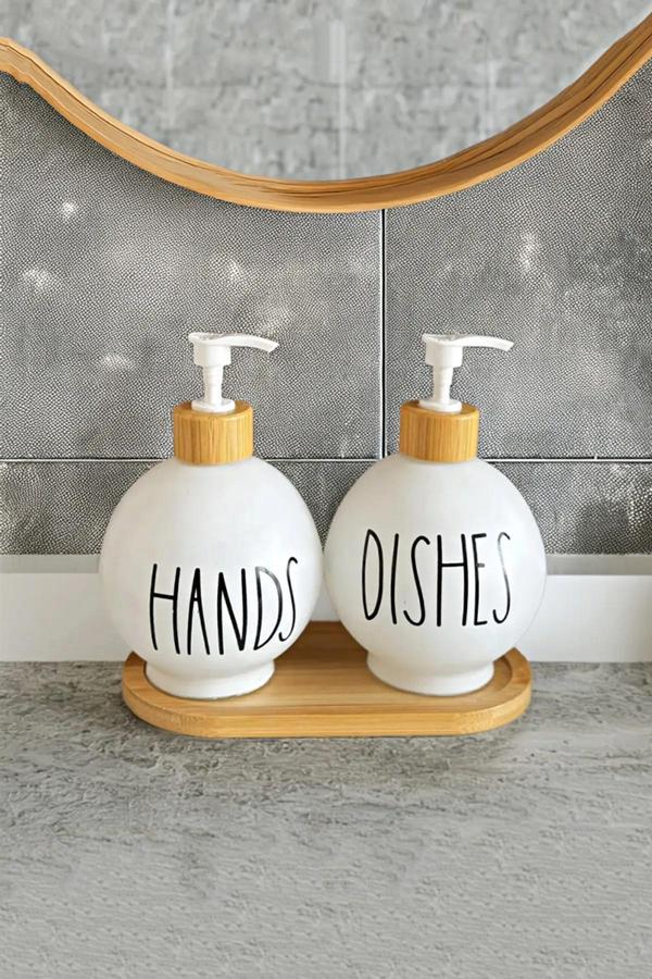 2’li Hands Dishes Soft Beyaz Dekoratif Mutfak Banyo Sıvı Cam Sabunluk Seti 550ml Bambu Stantlı Set - Image 1